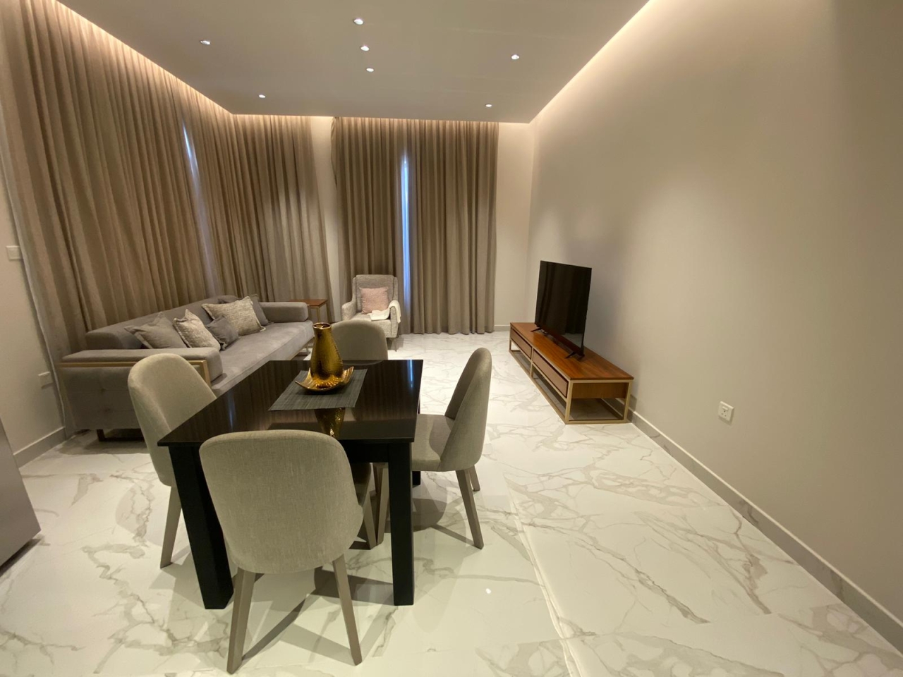 property 203 image 6