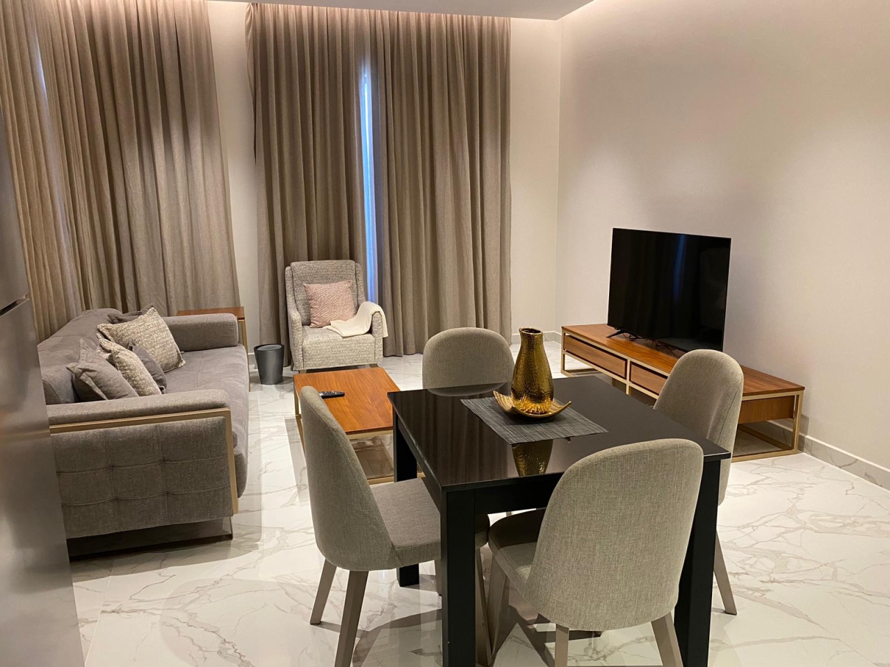 property 203 image 4