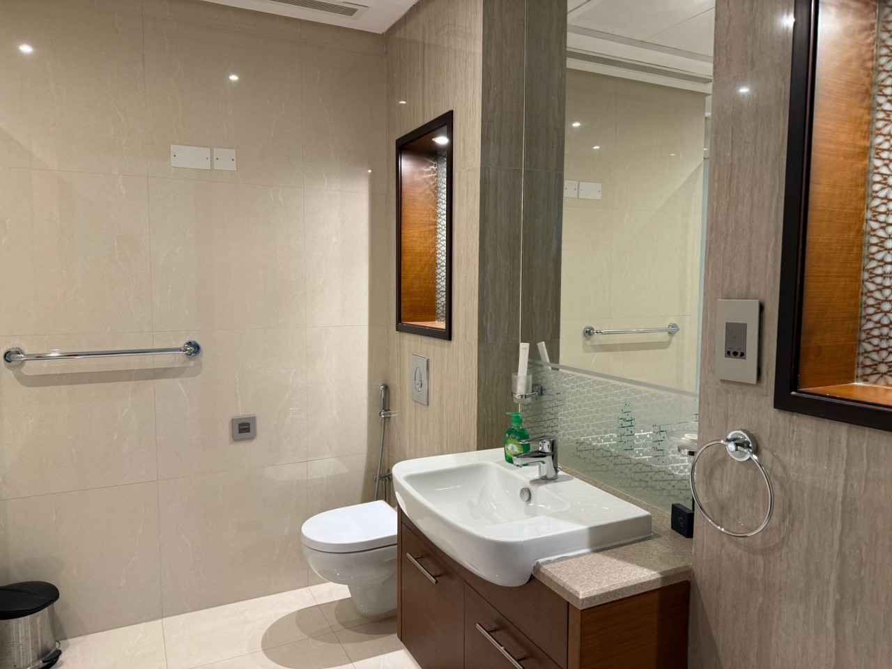 property 207 image 1