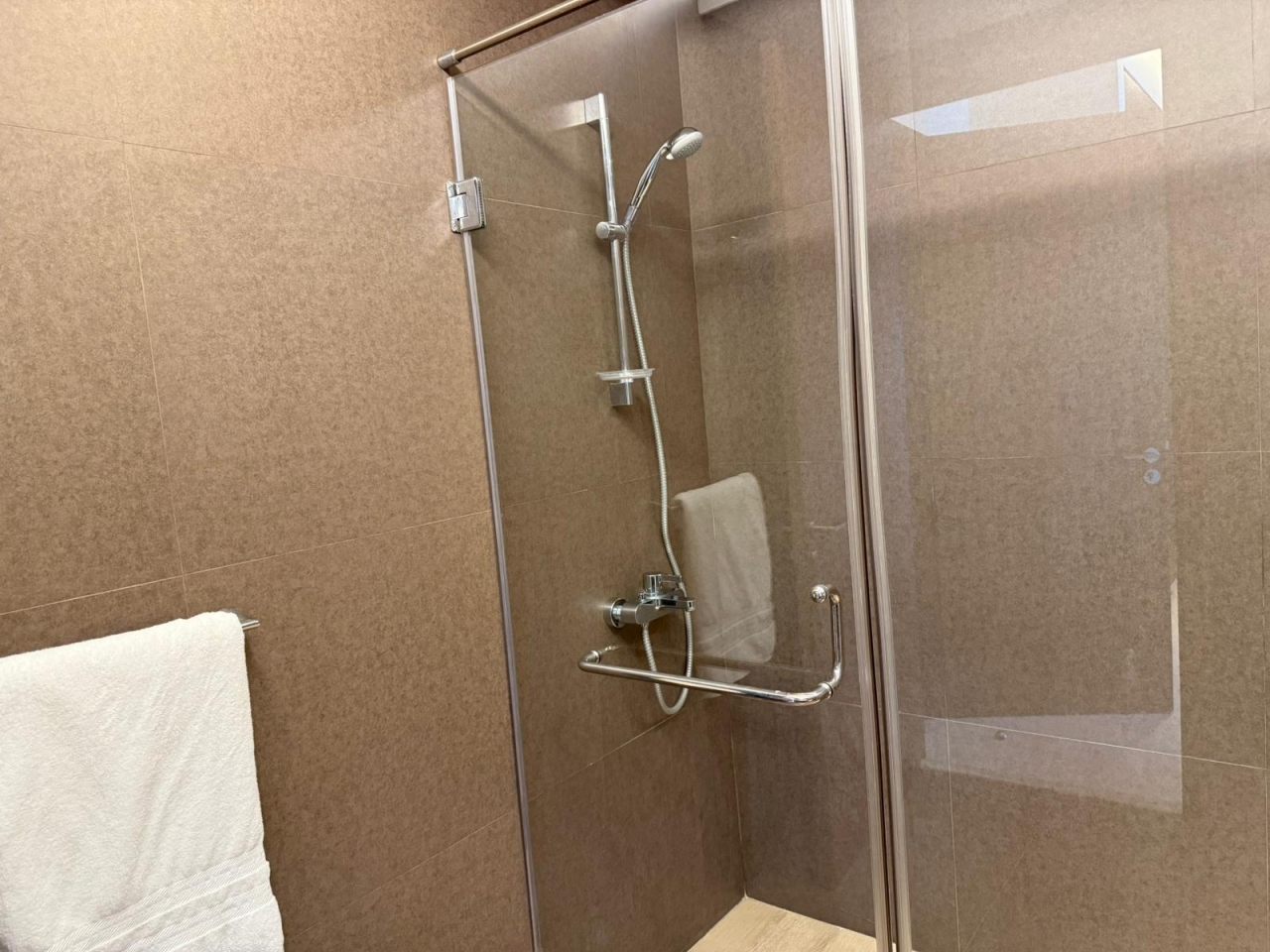 property 211 image 3