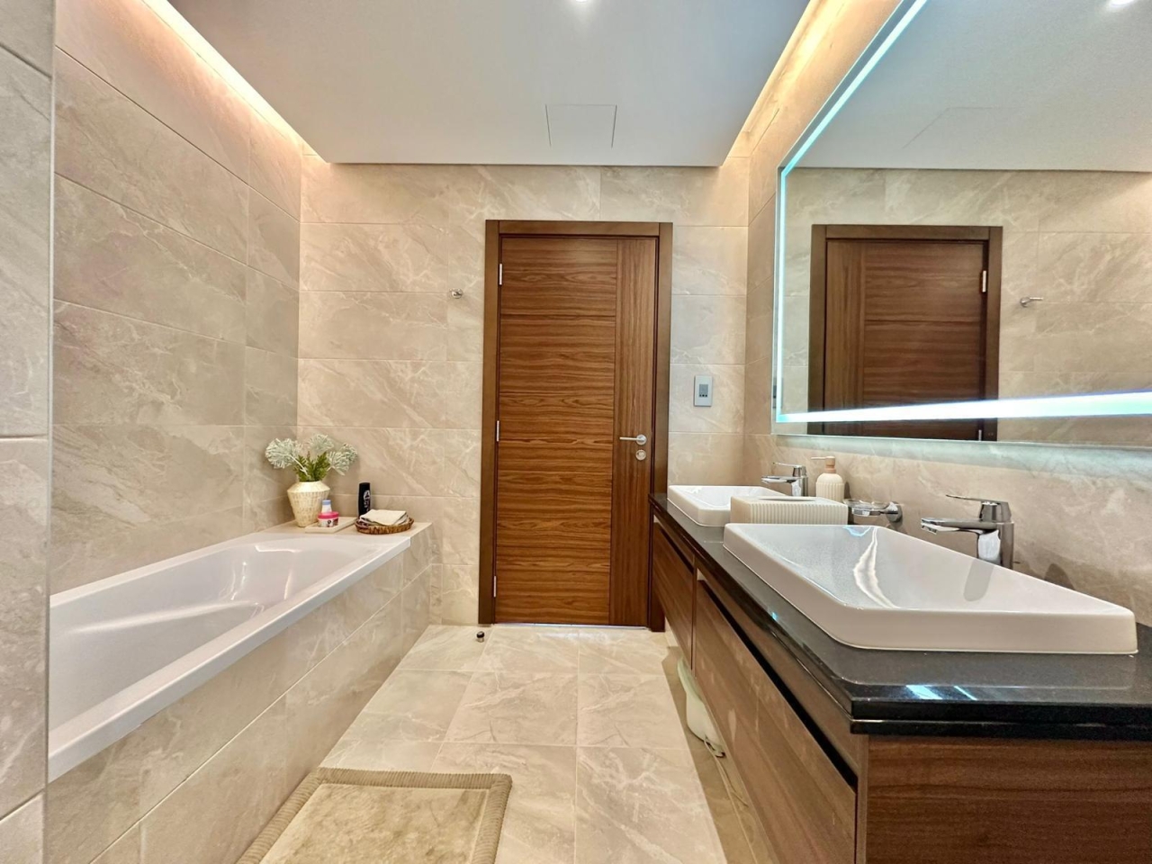 property 228 image 0