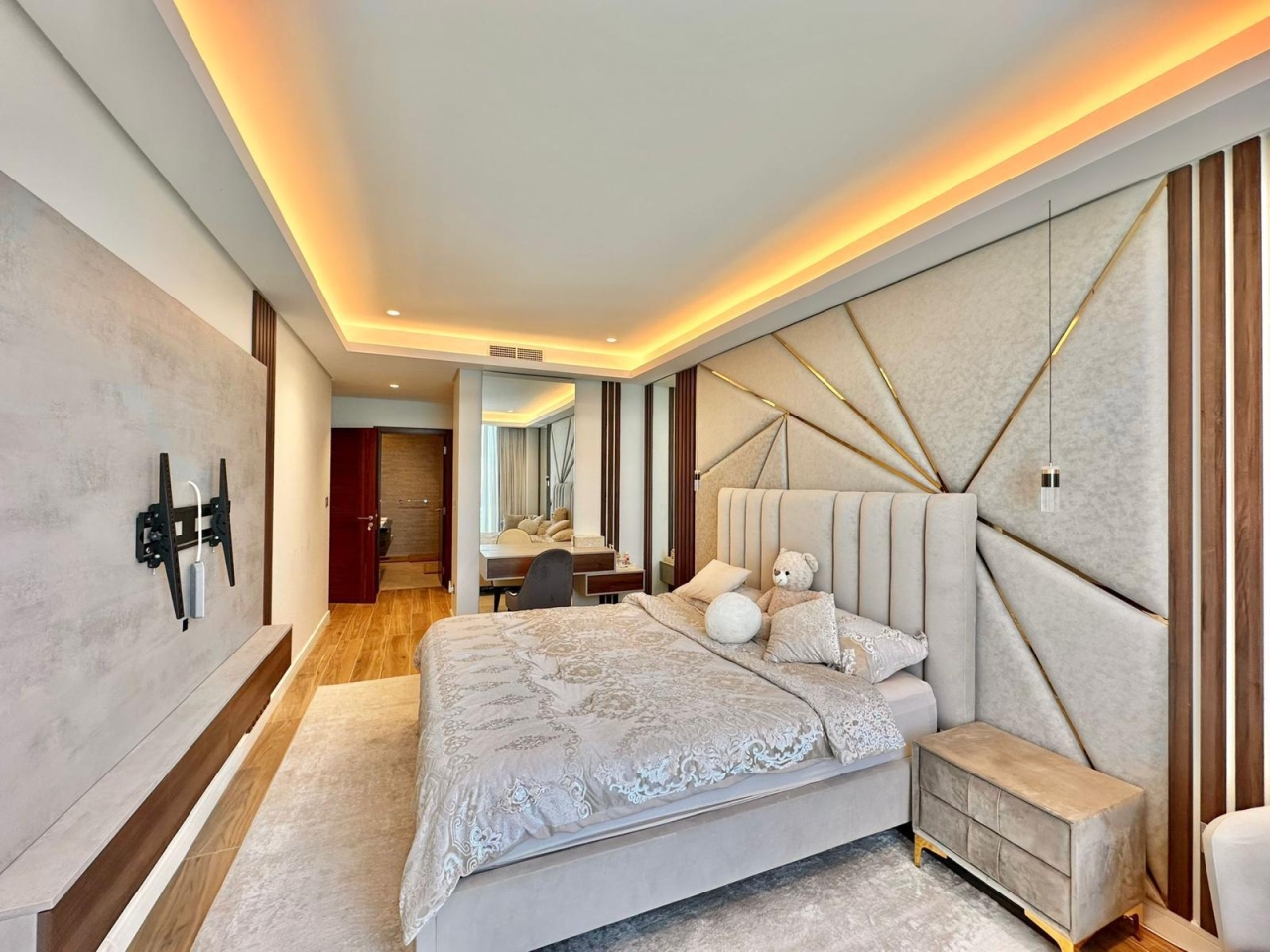 property 228 image 4