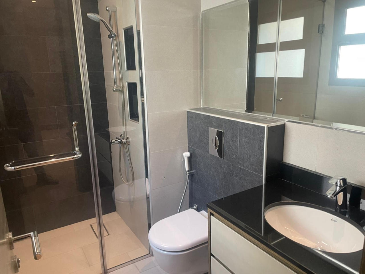 property 284 image 3