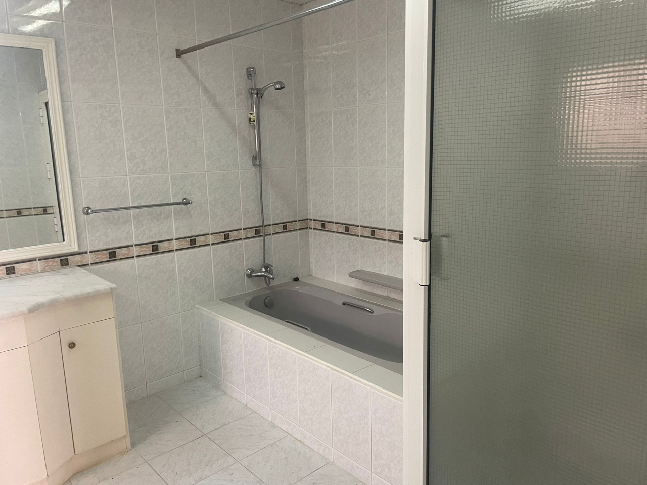 property 292 image 3