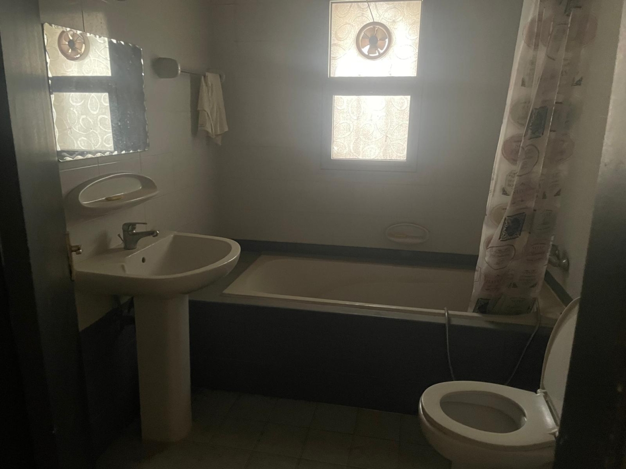 property 293 image 4