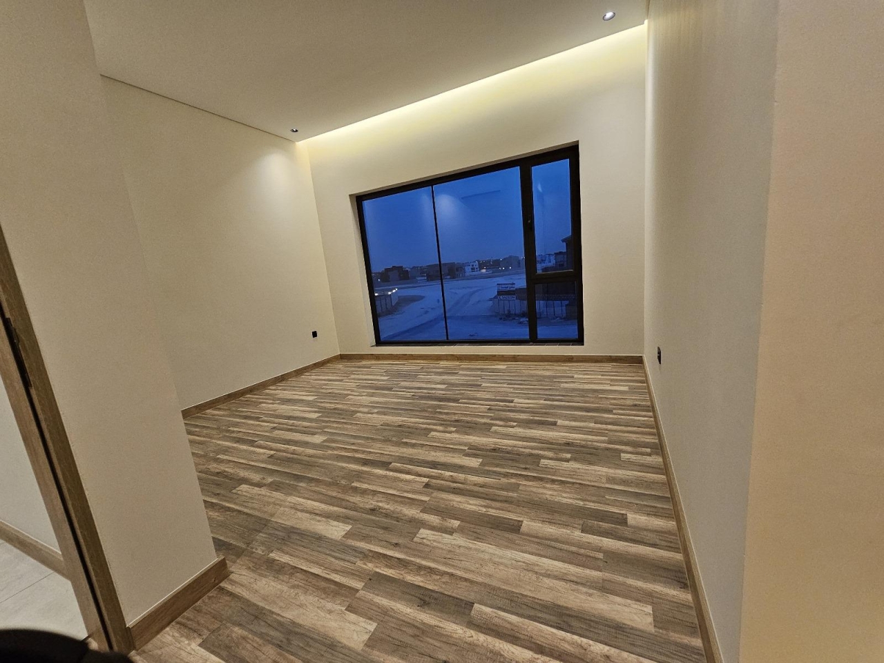 property 295 image 17