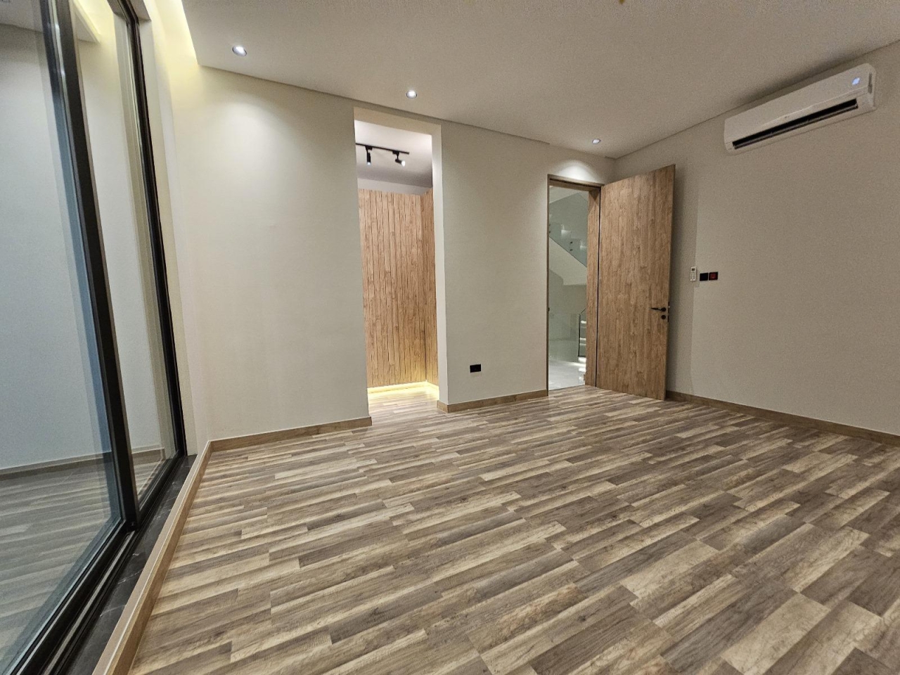 property 295 image 13