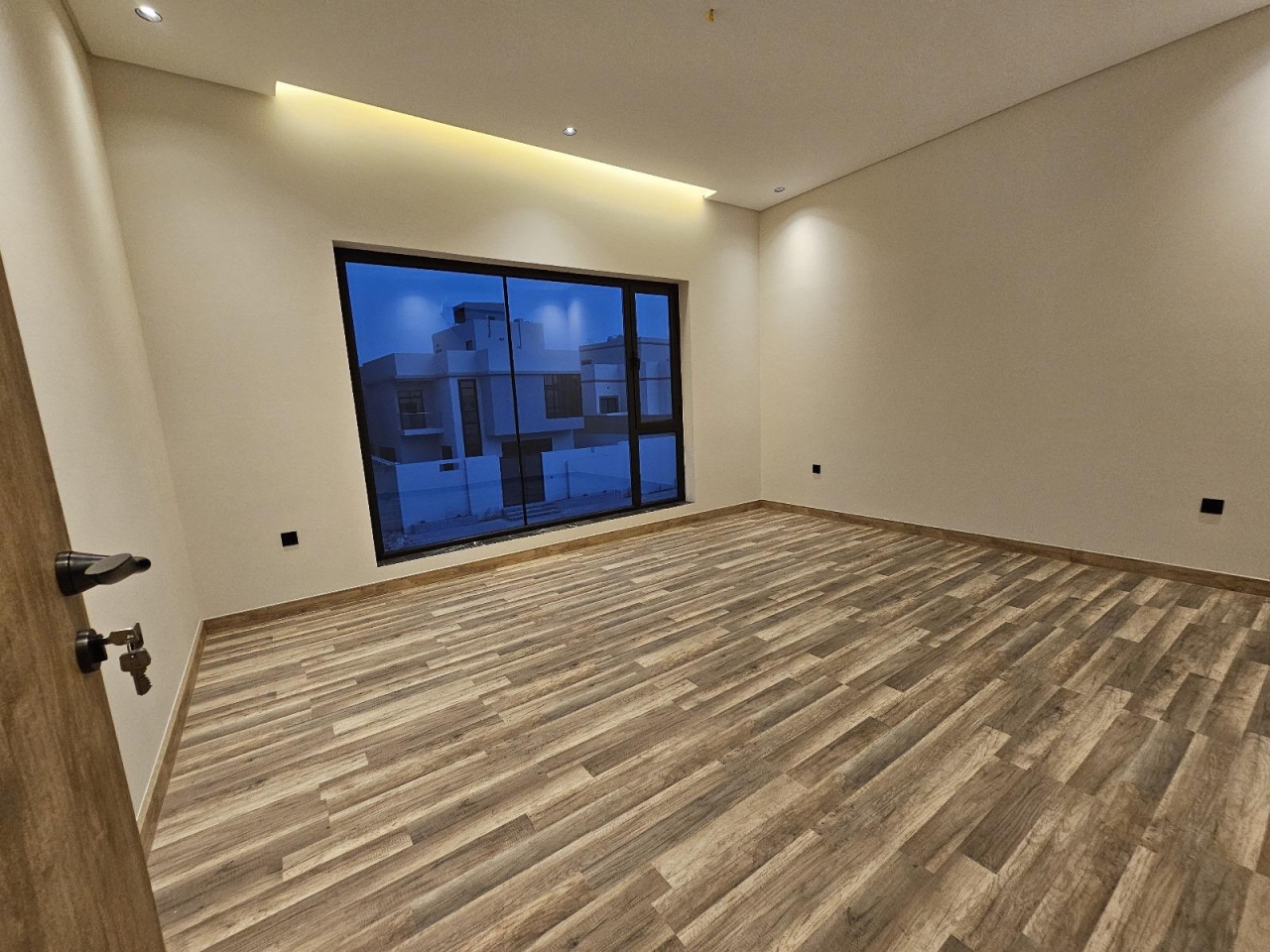 property 295 image 18