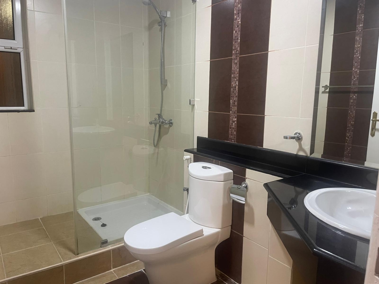 property 302 image 5