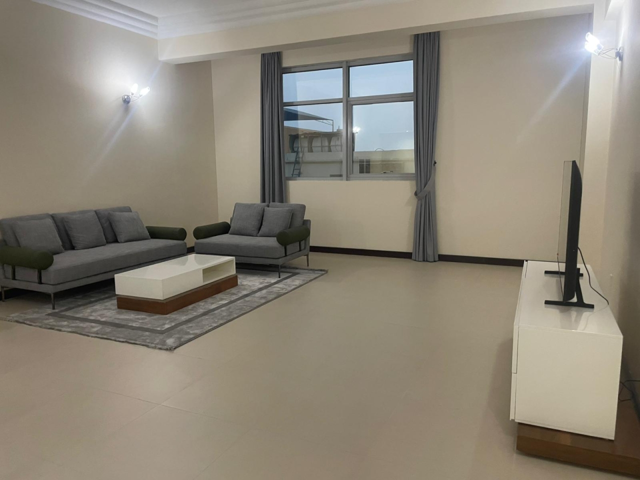 property 305 image 3