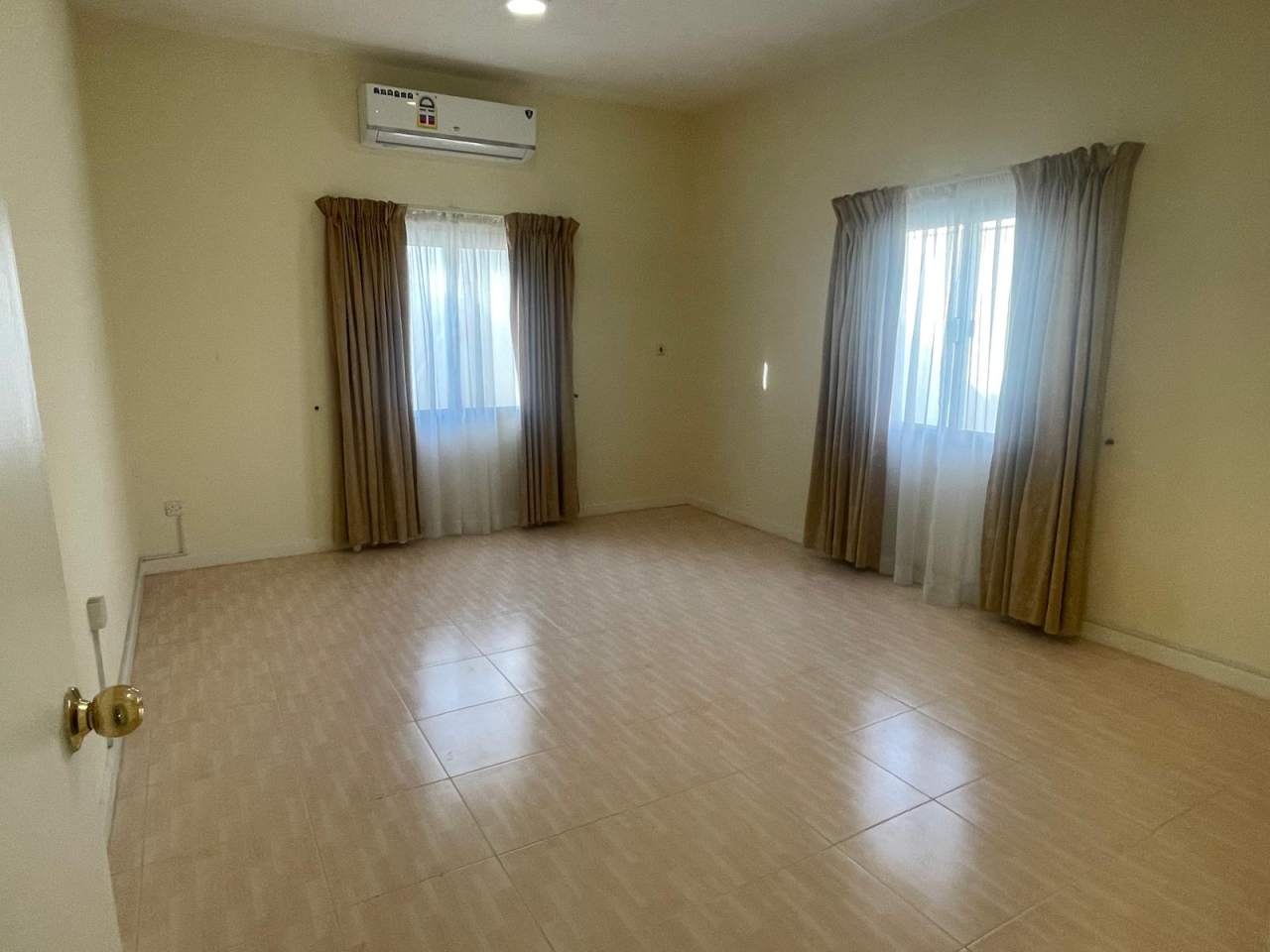 property 323 image 1