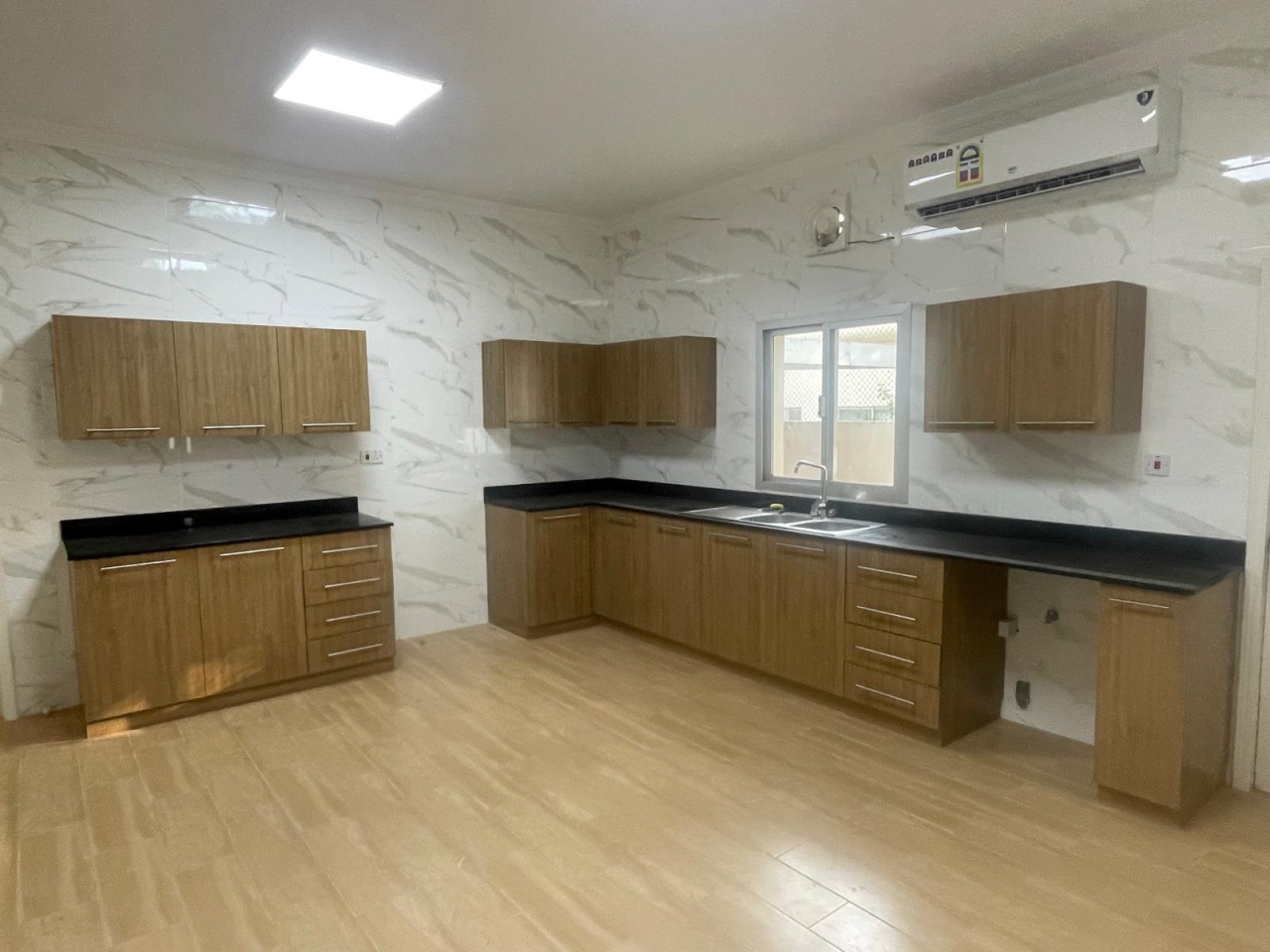 property 323 image 12