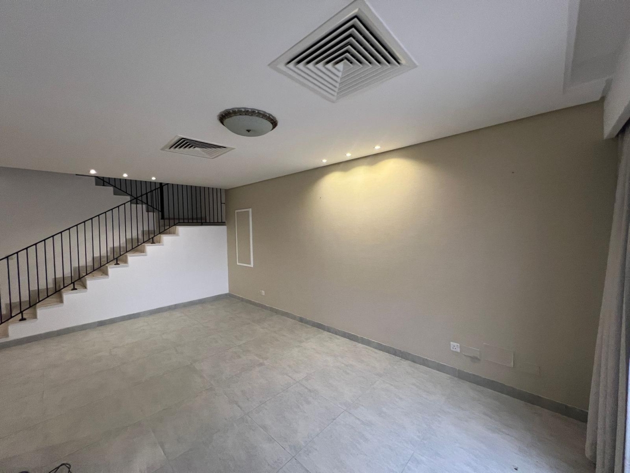 property 340 image 4