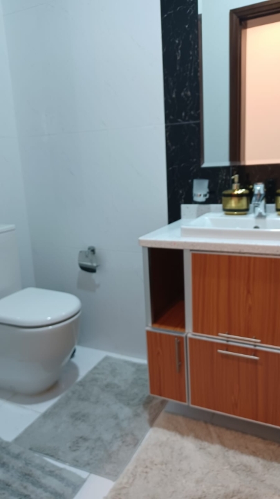 property 376 image 1