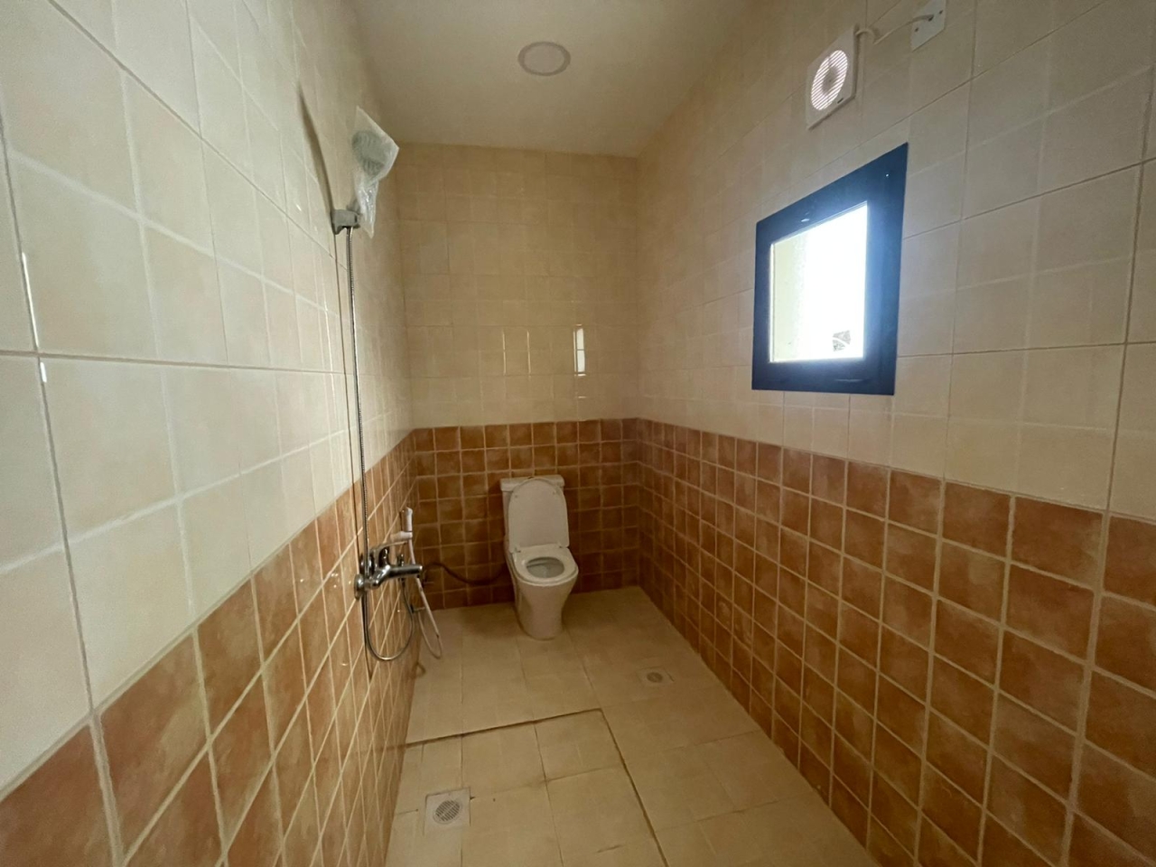 property 382 image 3