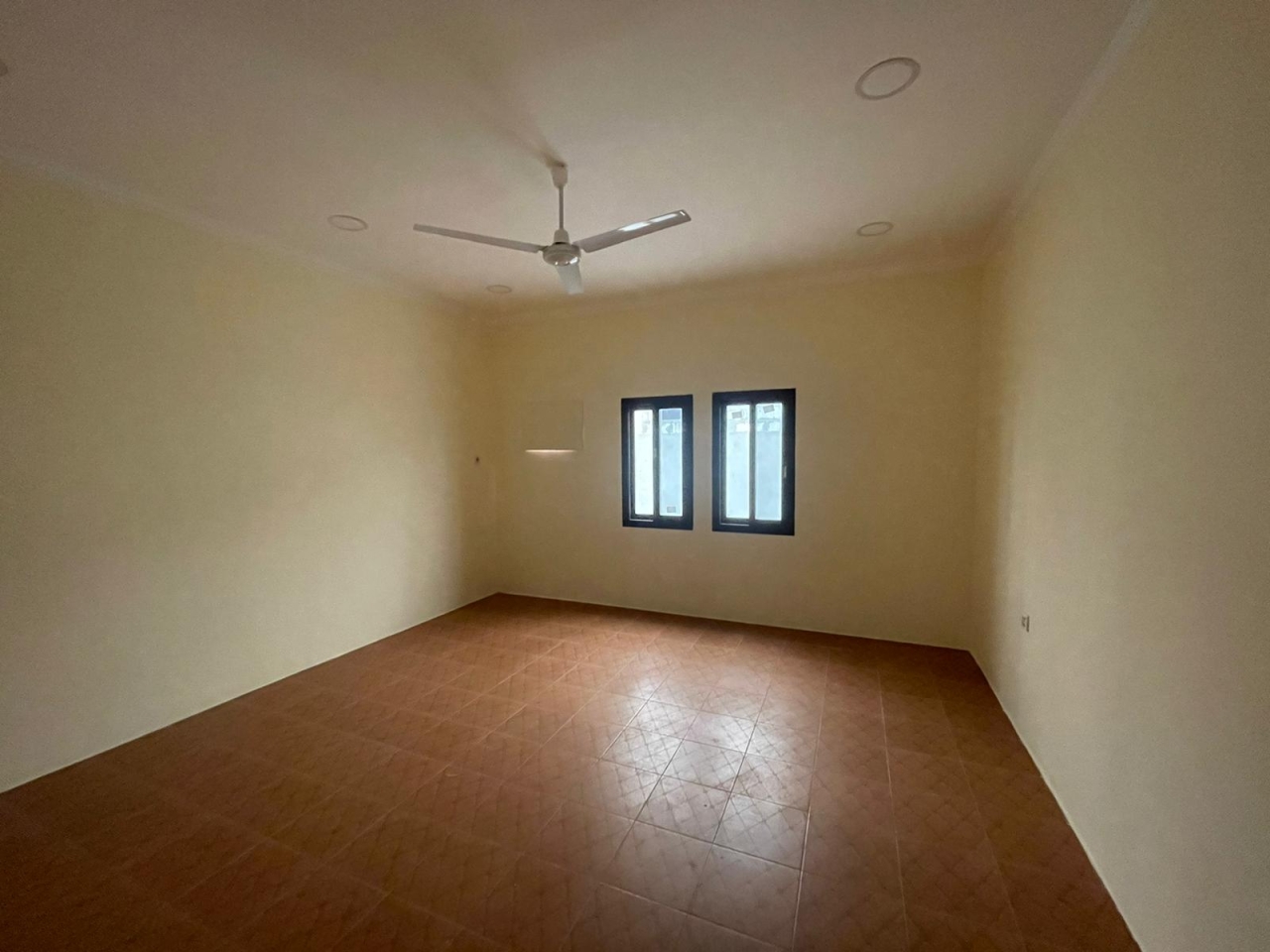 property 383 image 4