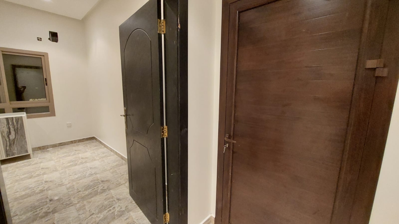 property 385 image 5