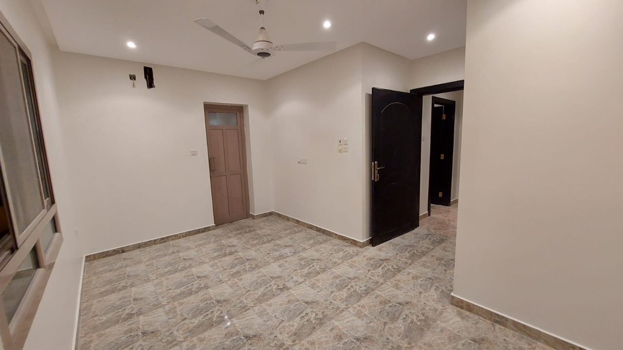 property 385 image 4