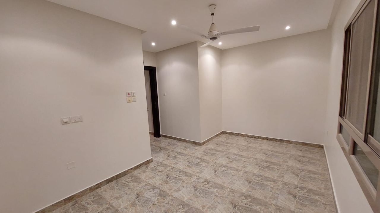 property 385 image 2