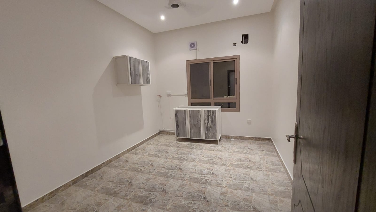 property 385 image 7