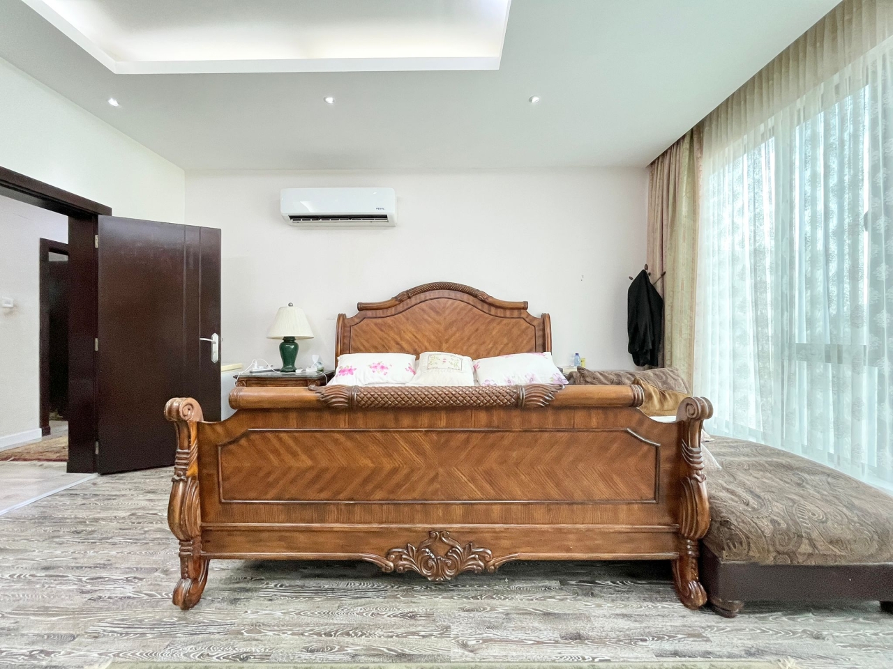 property 390 image 1