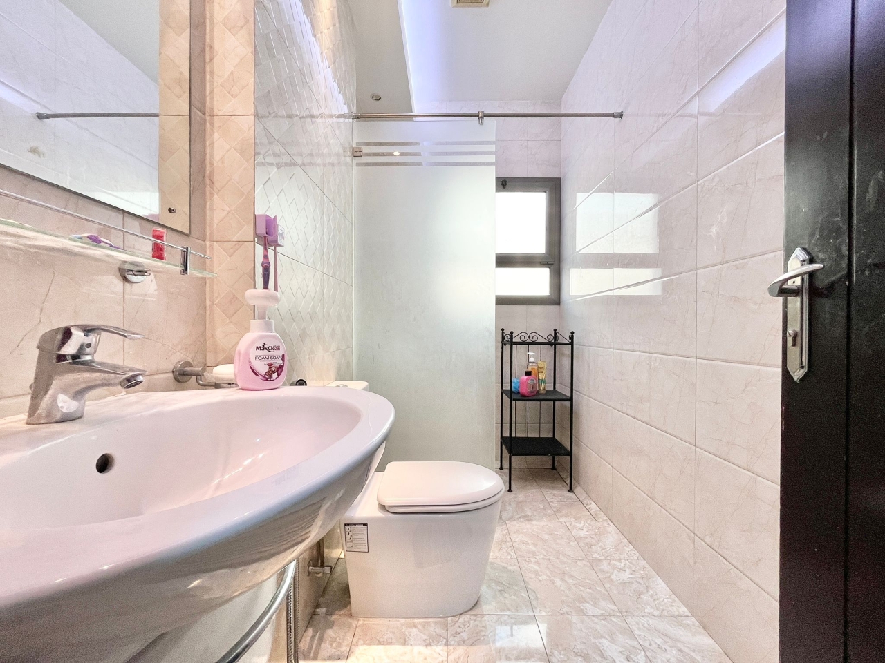 property 390 image 4