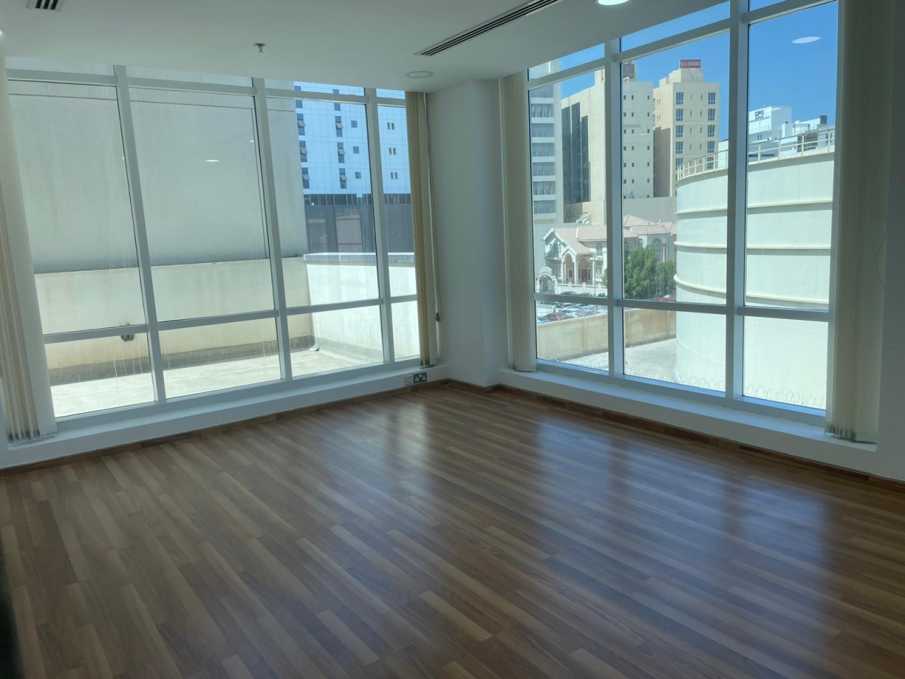 property 400 image 1