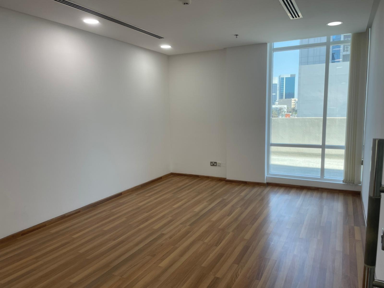 property 400 image 0