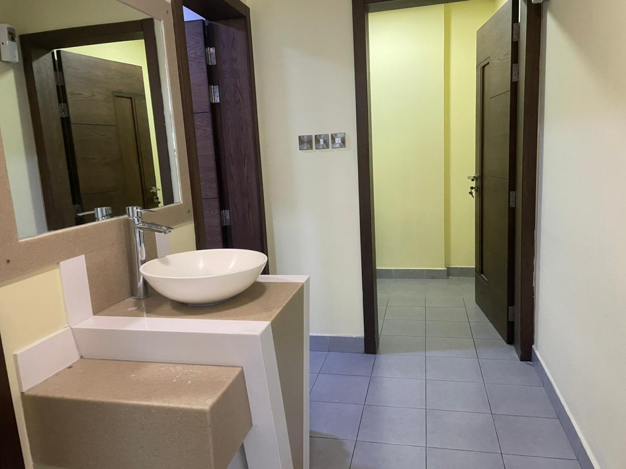 property 400 image 10