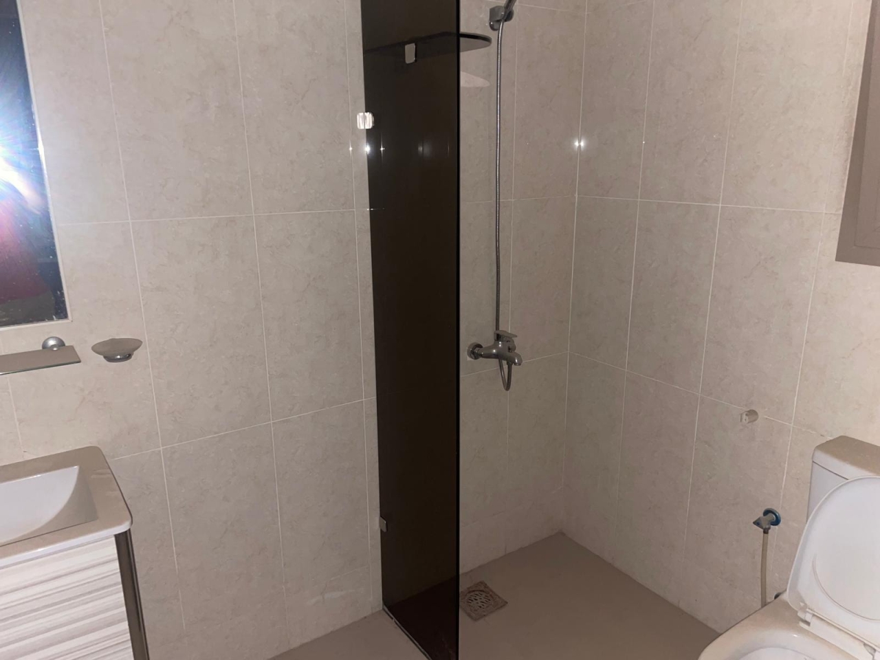 property 423 image 3