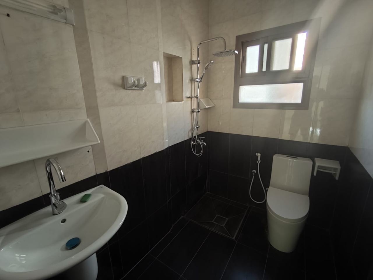 property 425 image 2