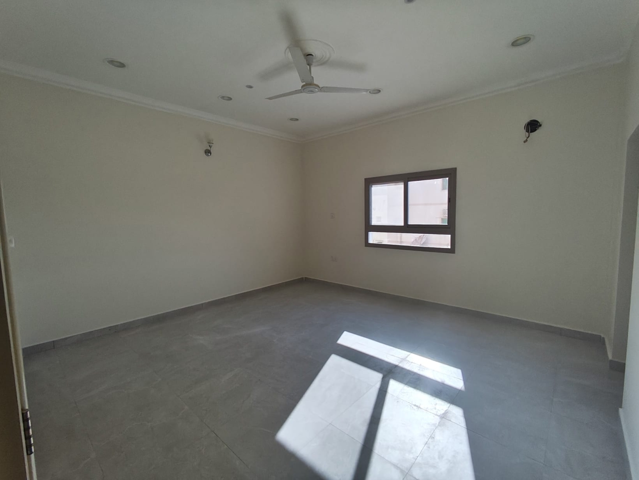 property 425 image 0