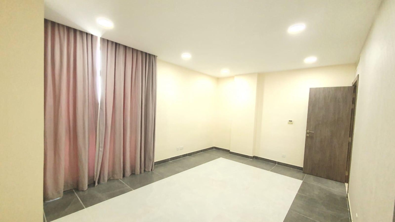 property 439 image 0