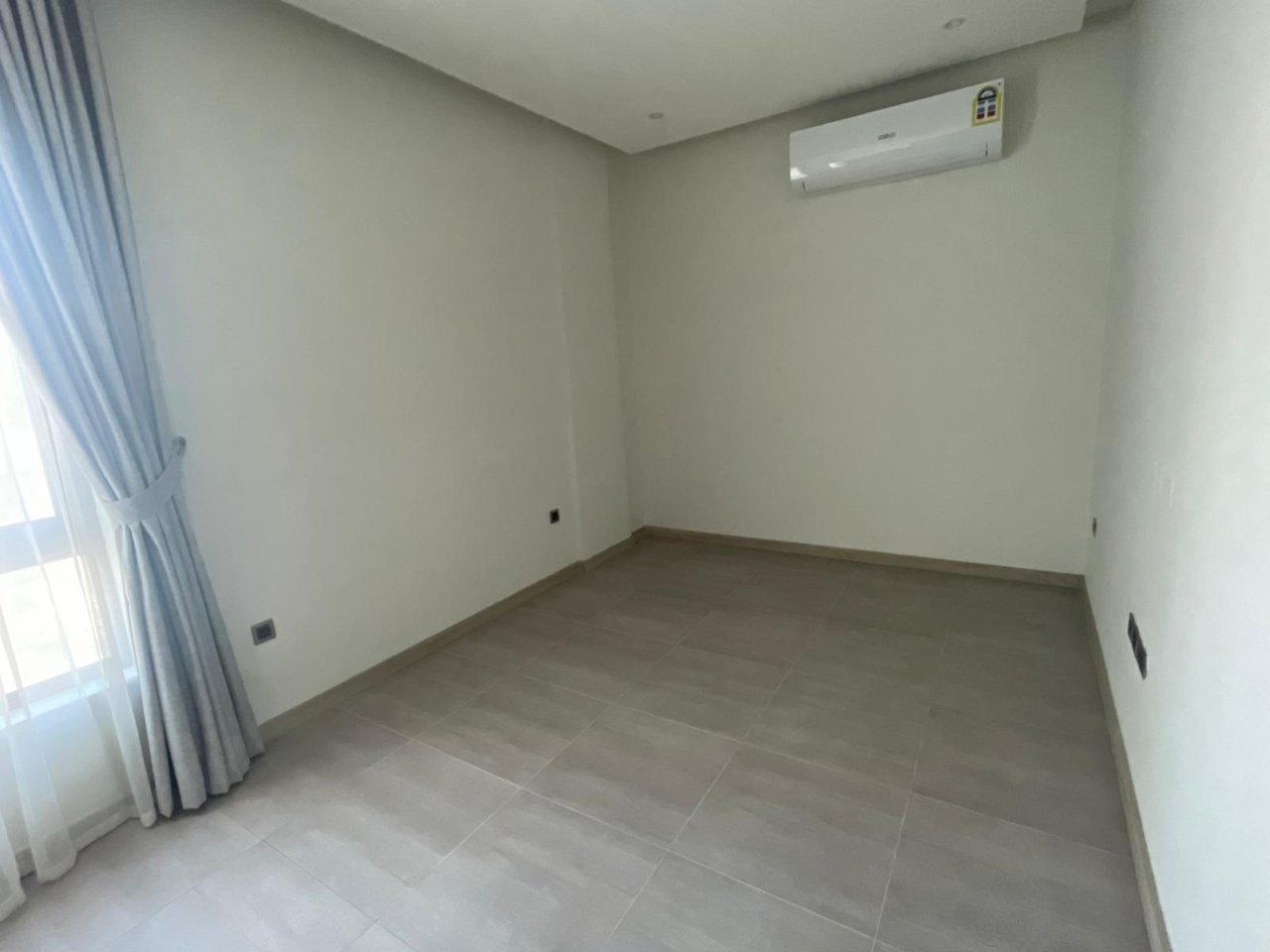 property 444 image 8