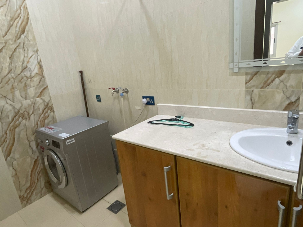 property 472 image 2