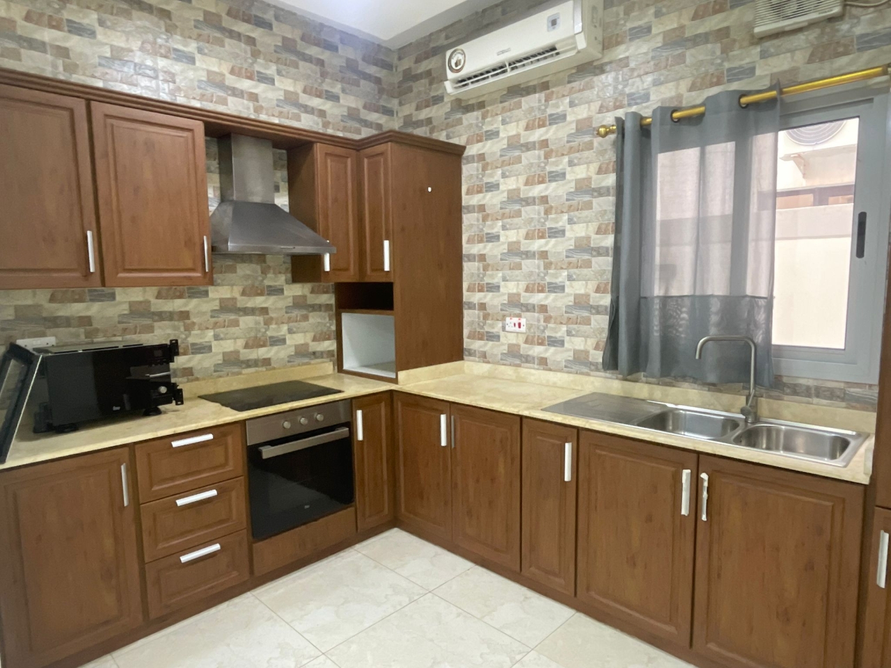 property 472 image 5