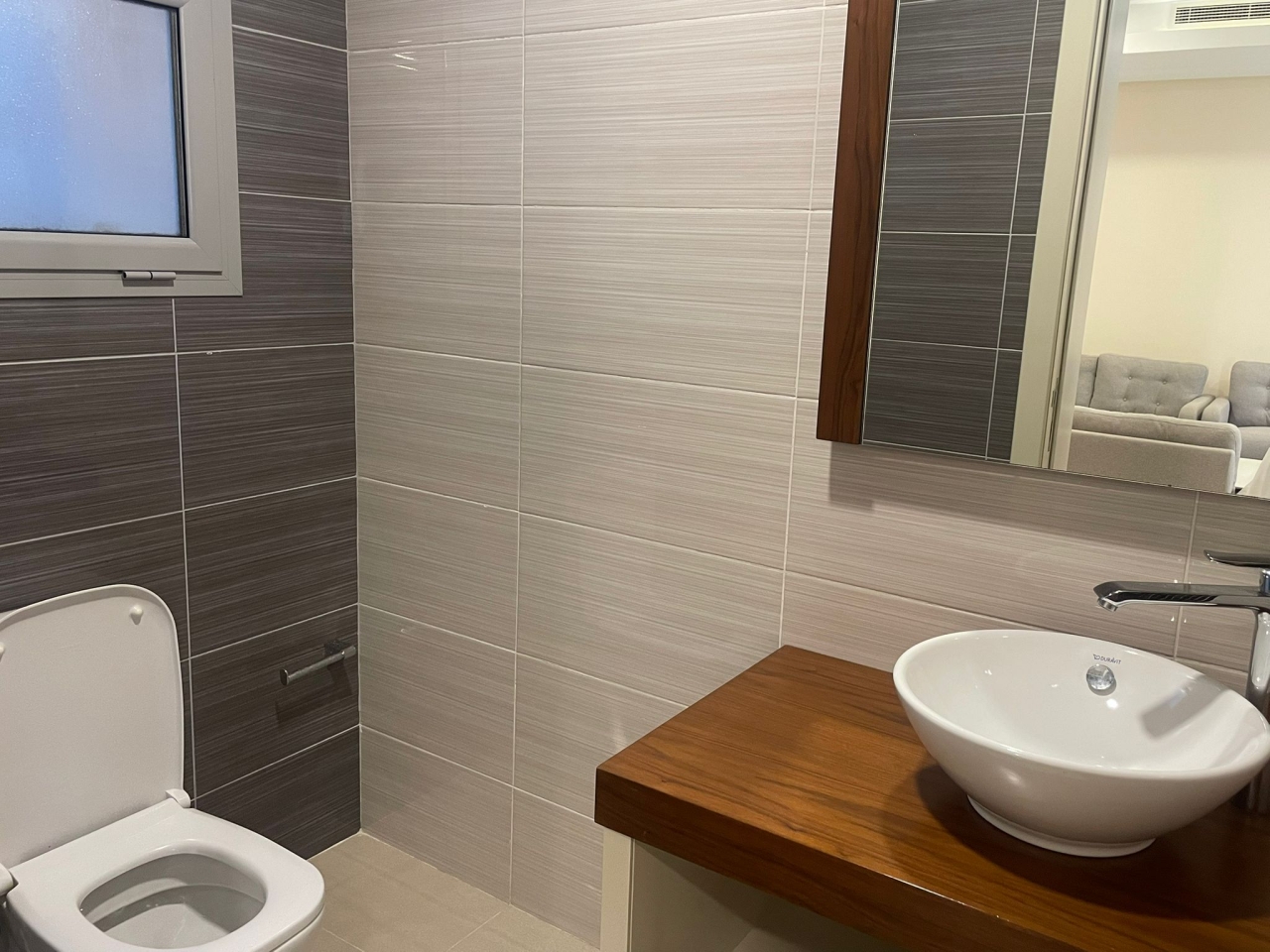 property 476 image 0