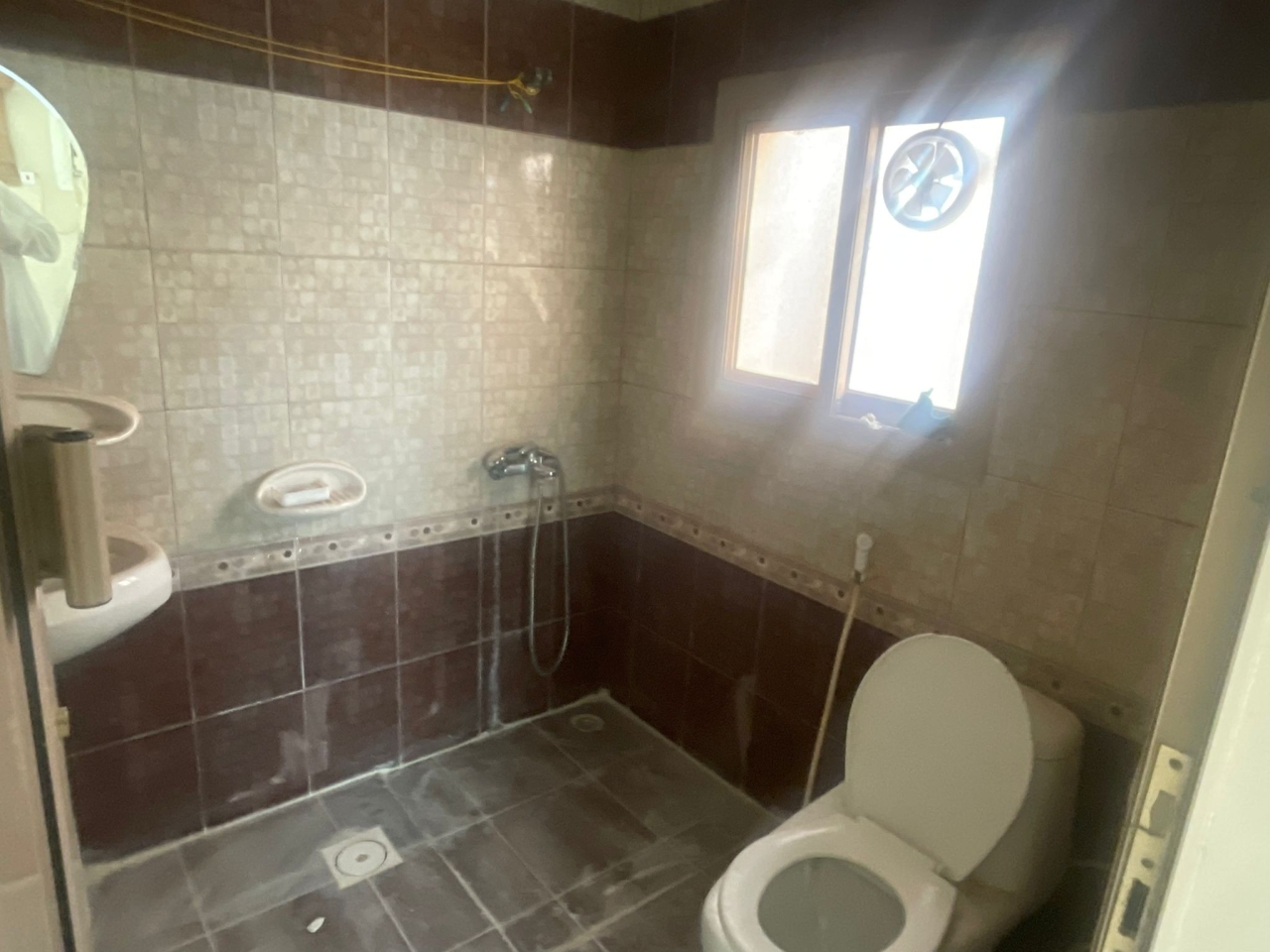 property 483 image 2