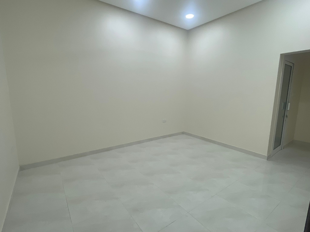 property 484 image 3