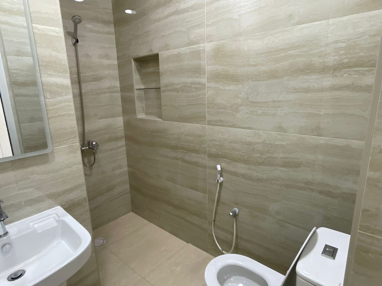 property 484 image 5