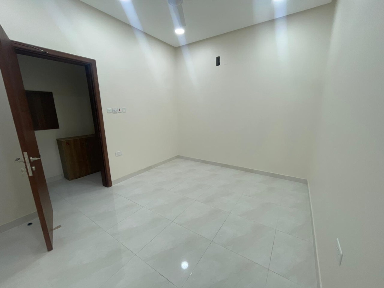 property 490 image 3