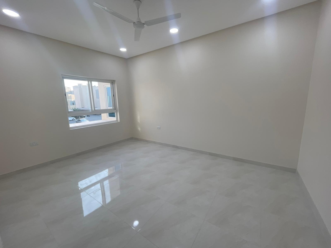 property 492 image 2