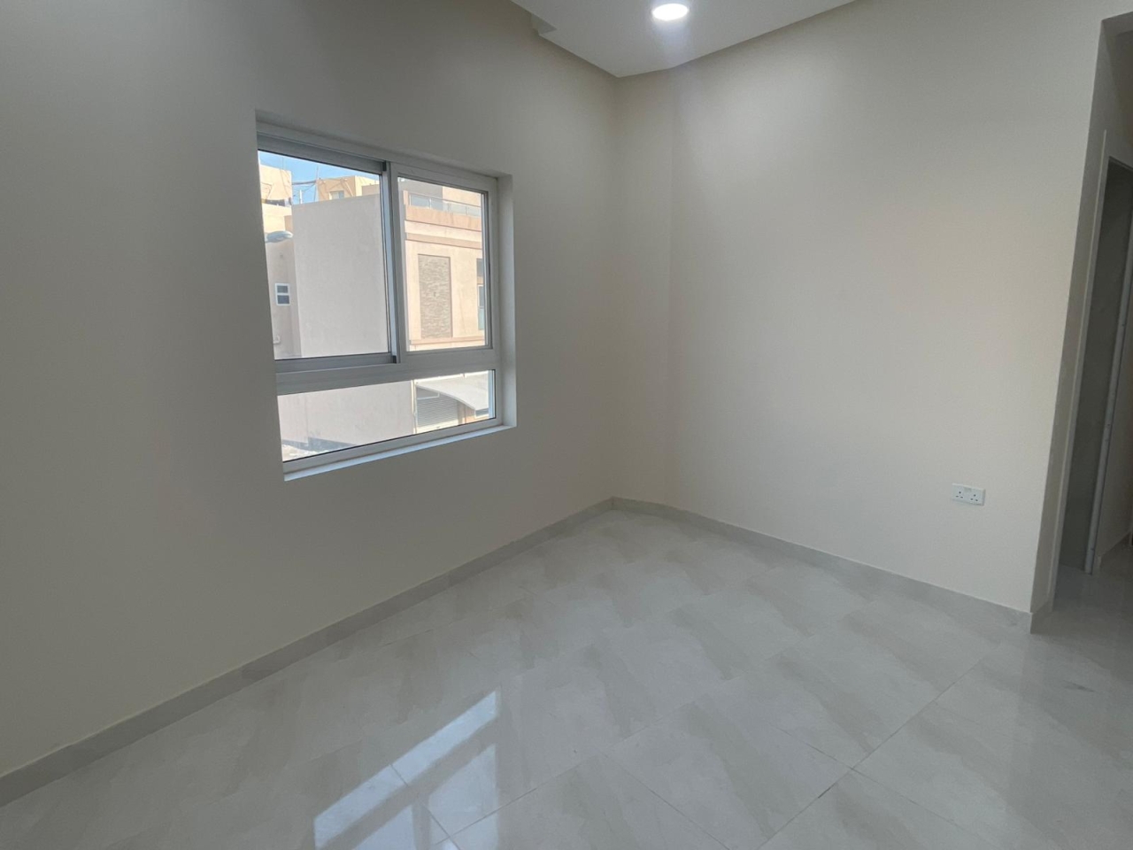 property 493 image 0