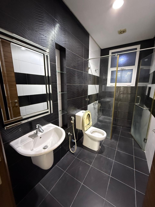 property 551 image 4