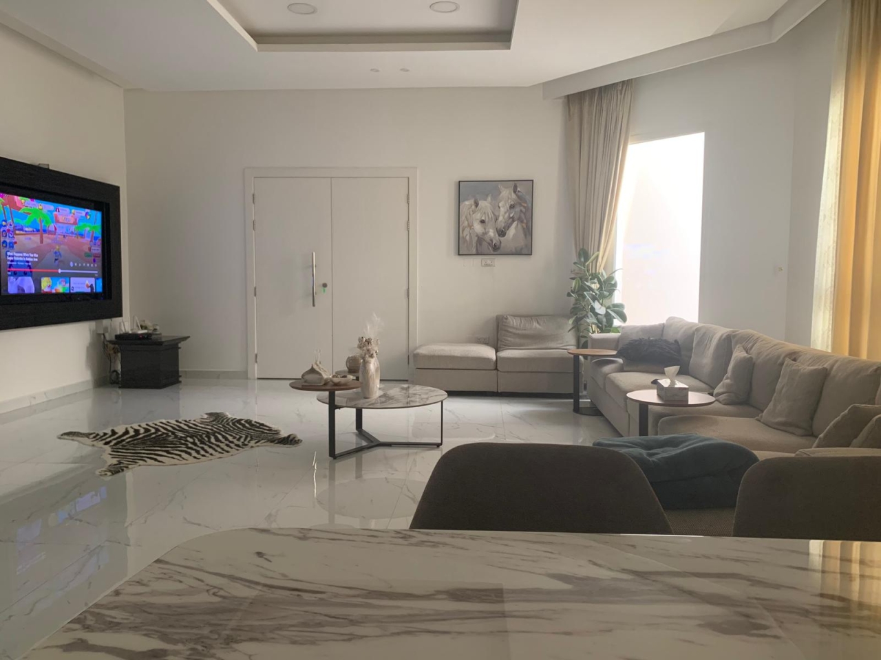 property 552 image 3