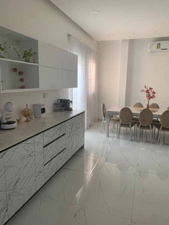 property 552 image 6