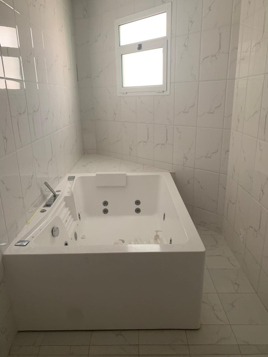 property 552 image 5