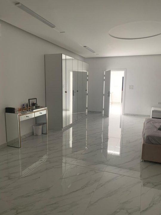 property 552 image 7