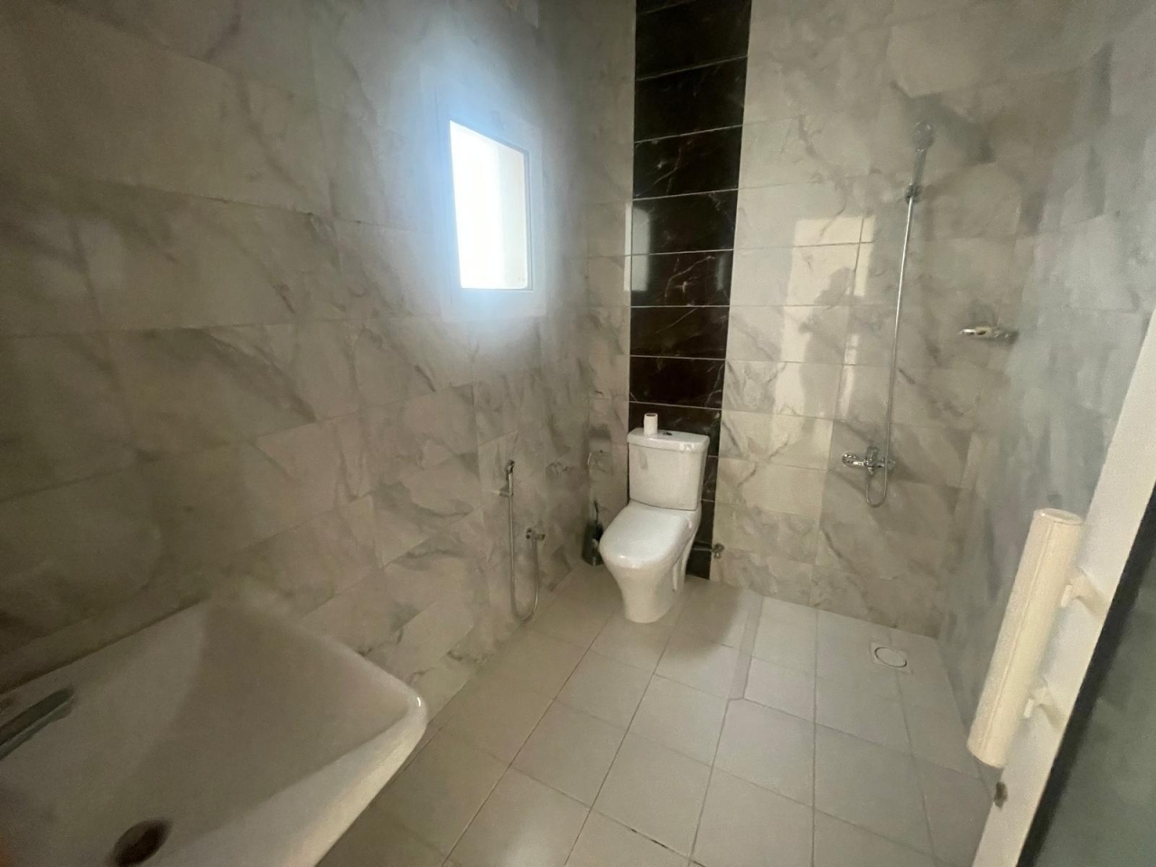 property 558 image 3