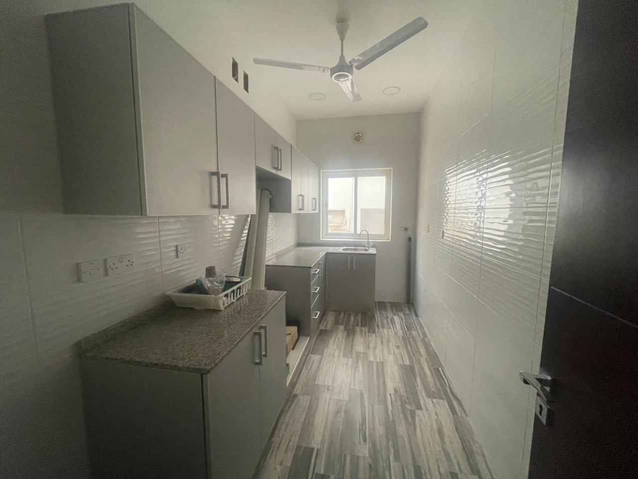 property 558 image 0